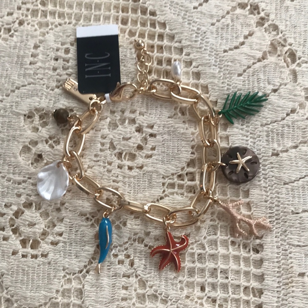 NWT SEA LIFE CHARM BRACELET 7” w/  1” extender.